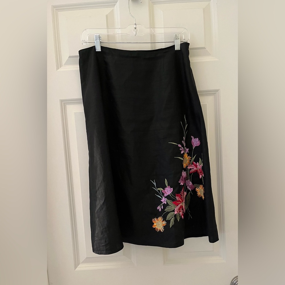 Women’s Boston Proper black A-Line linen lined skirt with floral embroidery 8